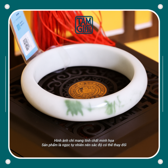 Vòng Cẩm Thạch Bạch Ngọc Type A – “Tuyết Sương Điểm Lục”  – Thanh Khiết, Hộ Thân & Chiêu Quý Nhân